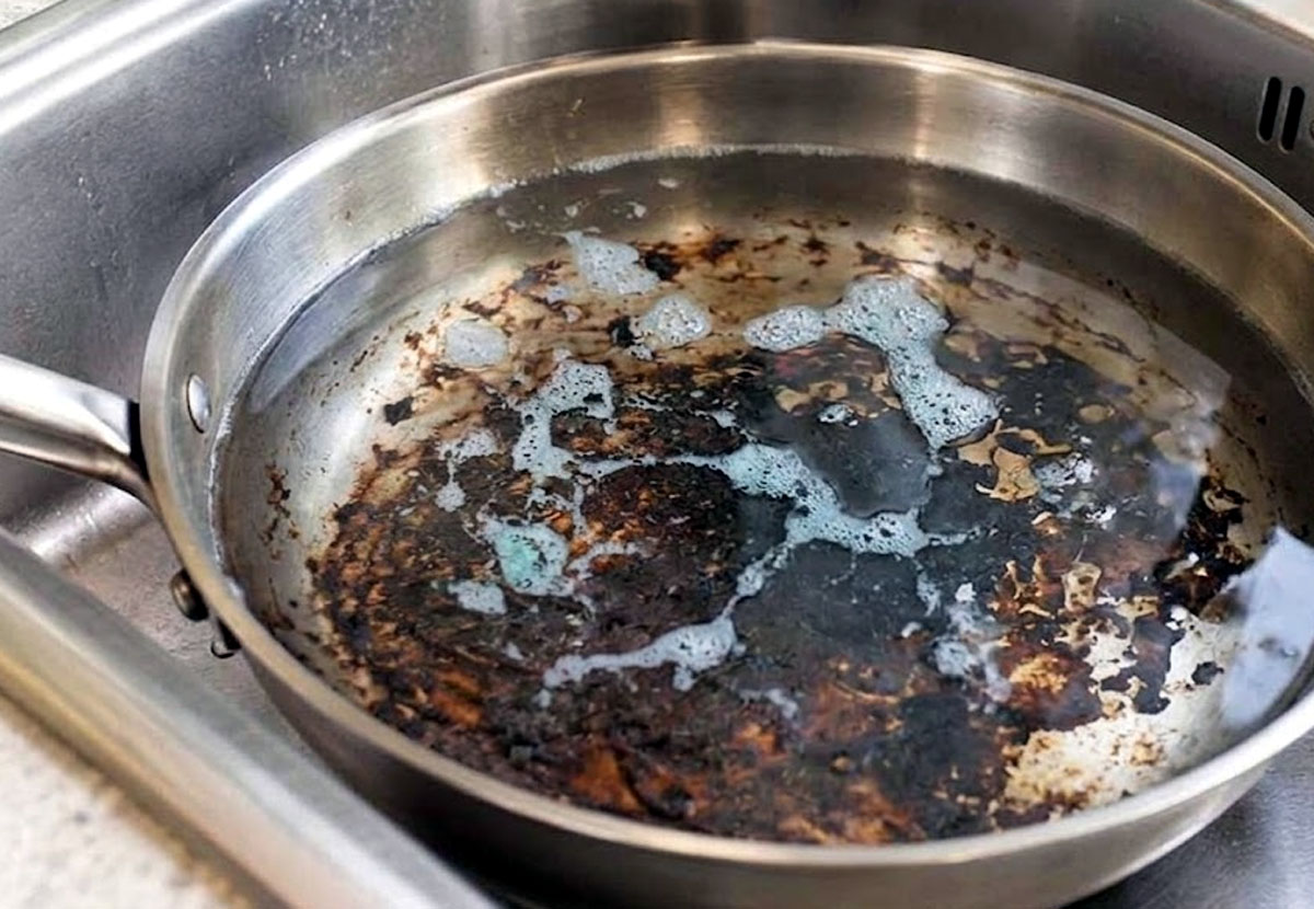 How to Clean a Burnt Stainless Steel Pan? Learn thoroughly. 4 clean-heavily-burnt-stainless-steel-pan-method-3